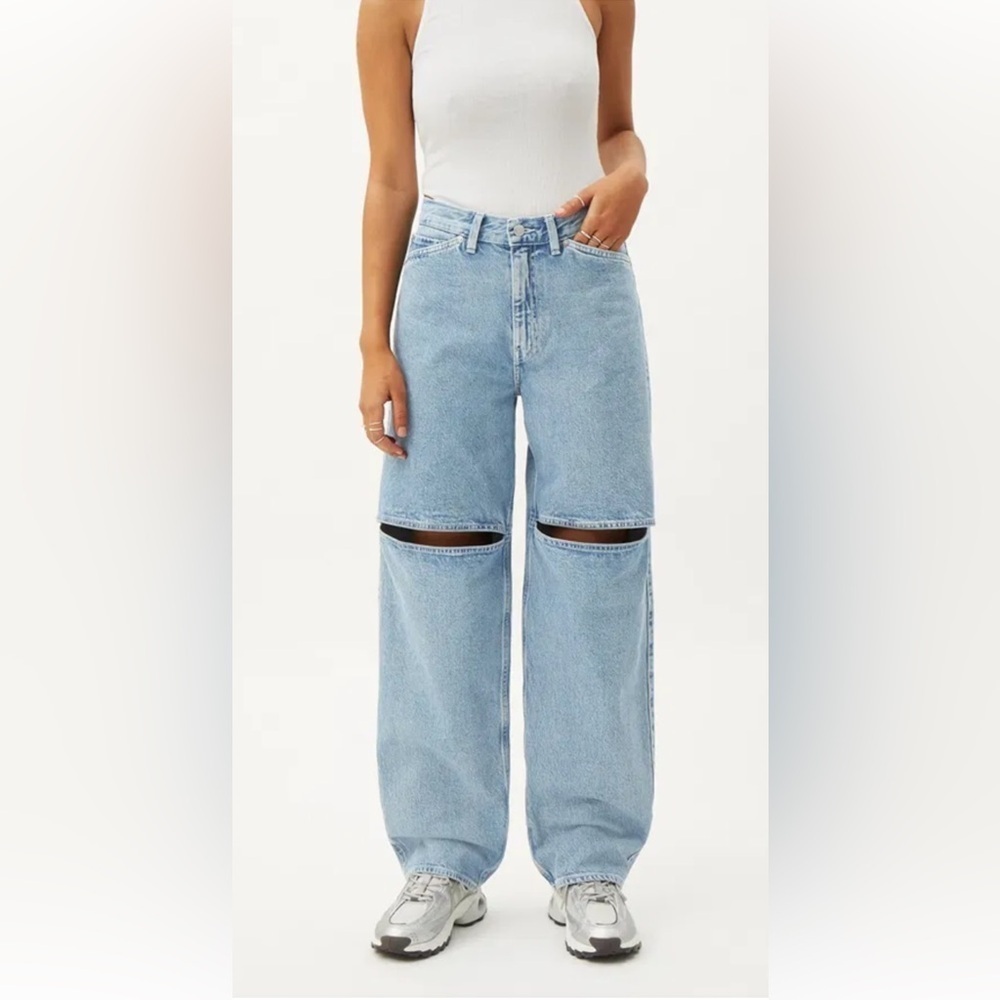 Weekday Women's Light Blue Jeans Size 27